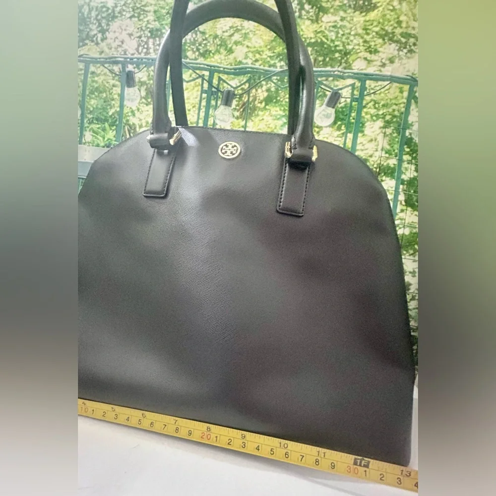 Tory Burch Authenticated Robinson Dome Saffiano Leather Purse - Picture 9 of 9